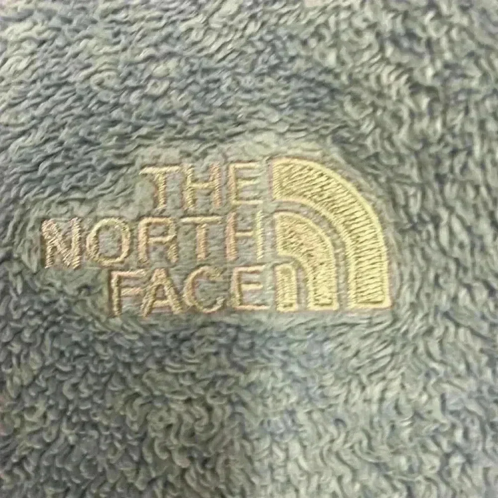 North face women’s medium baby blue fleece. - Picture 5 of 5